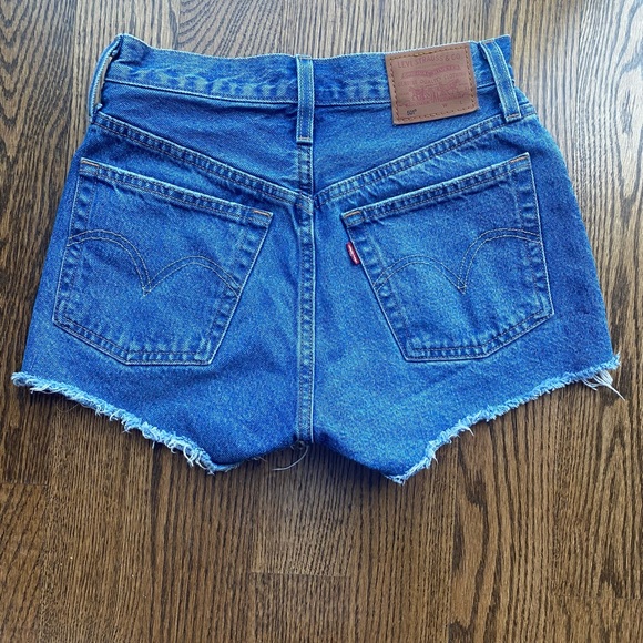 Levi’s Jean Shorts - Picture 4 of 4